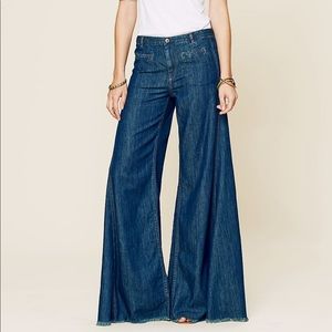 ⭐️Free People Vintage Extreme Flare Jeans⭐️